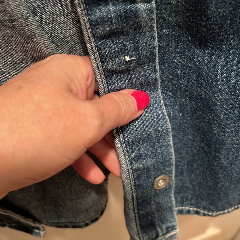 Levi’s Women’s red tag button down denim shirt size Large - Picture 6 of 16